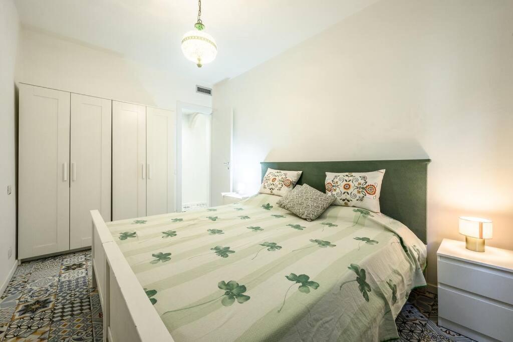 Le Finestre Sul Borgo 2 Apartment Parma Bagian luar foto