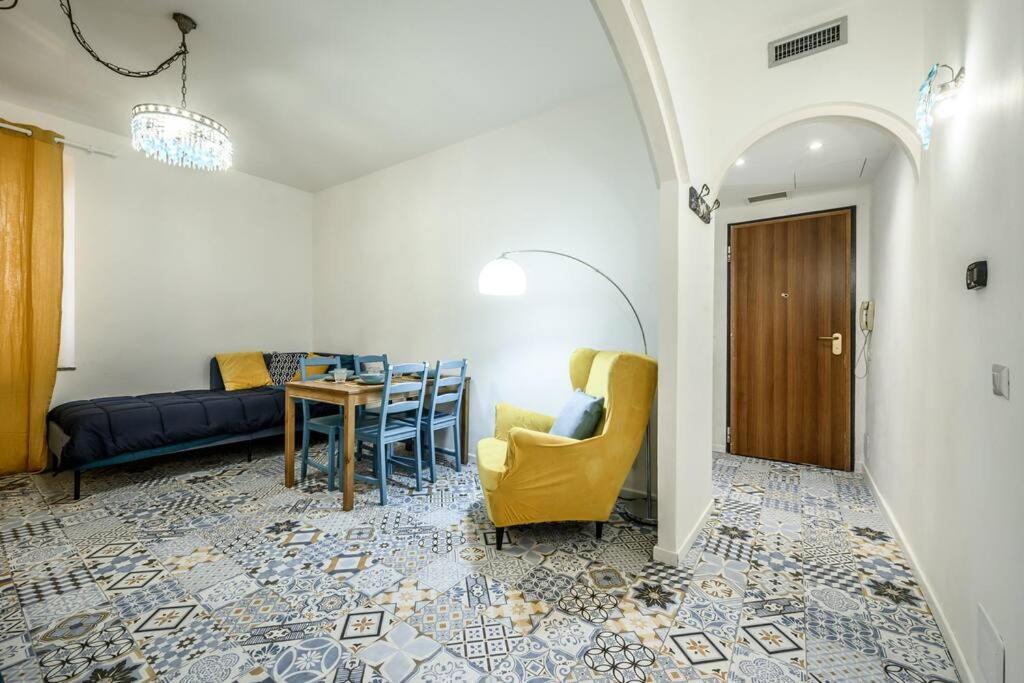 Le Finestre Sul Borgo 2 Apartment Parma Bagian luar foto